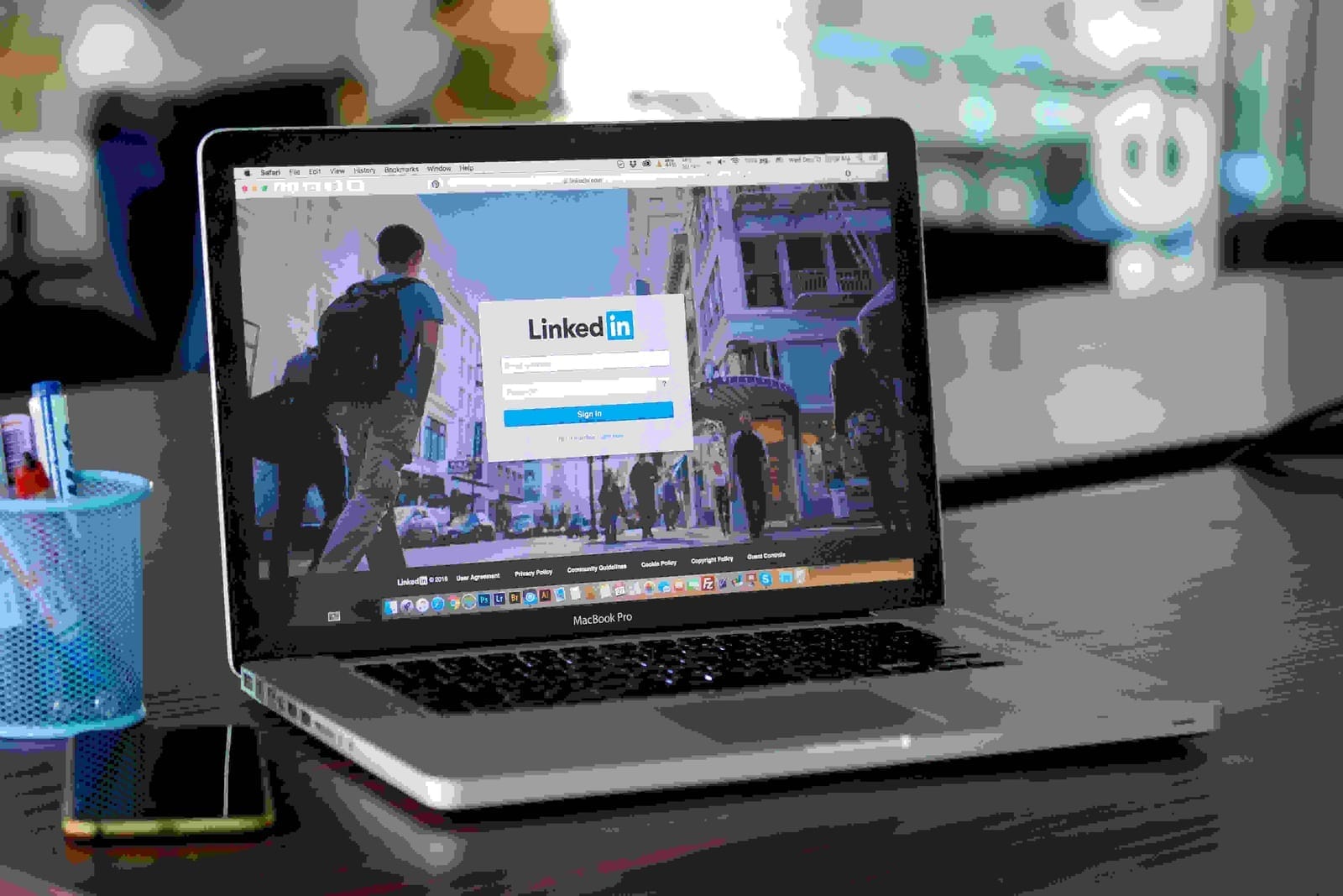 Top 17 SaaS LinkedIn Influencers & Accounts to Follow in 2023